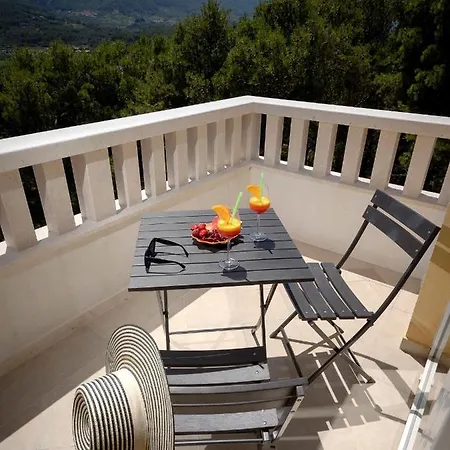 Vista Hvar * Єлса
